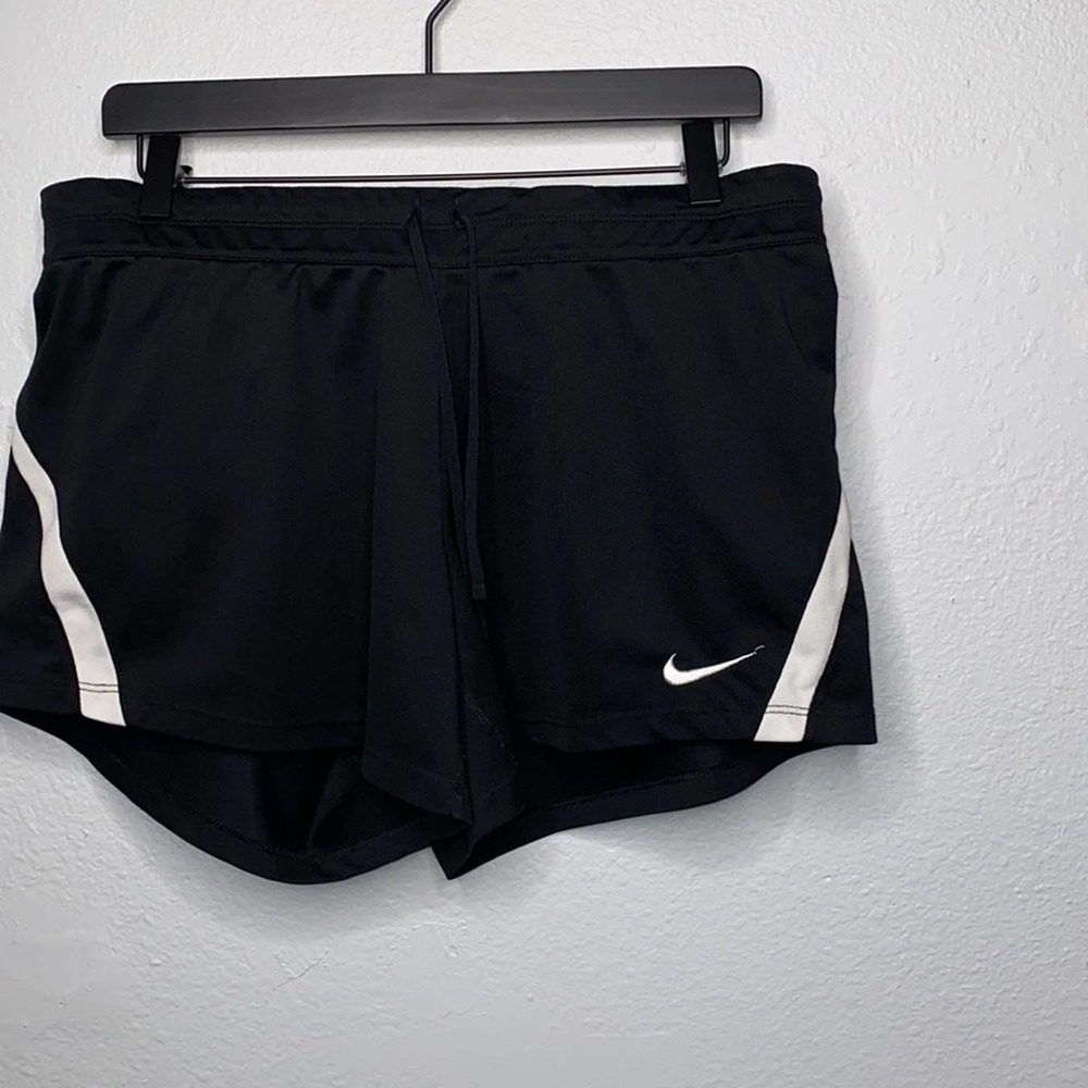 Women Nike Black Dri Fit Training Shorts Large Athletic Shorts - Picture 2 of 5